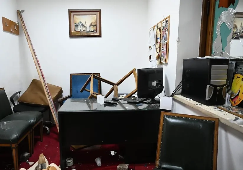 Разрушения, причинённые протестующими в Белграде. Фото © Facebook (cоцсеть запрещена в РФ; принадлежит корпорации Meta, которая признана в РФ экстремистской) / Aleksandar Šapić