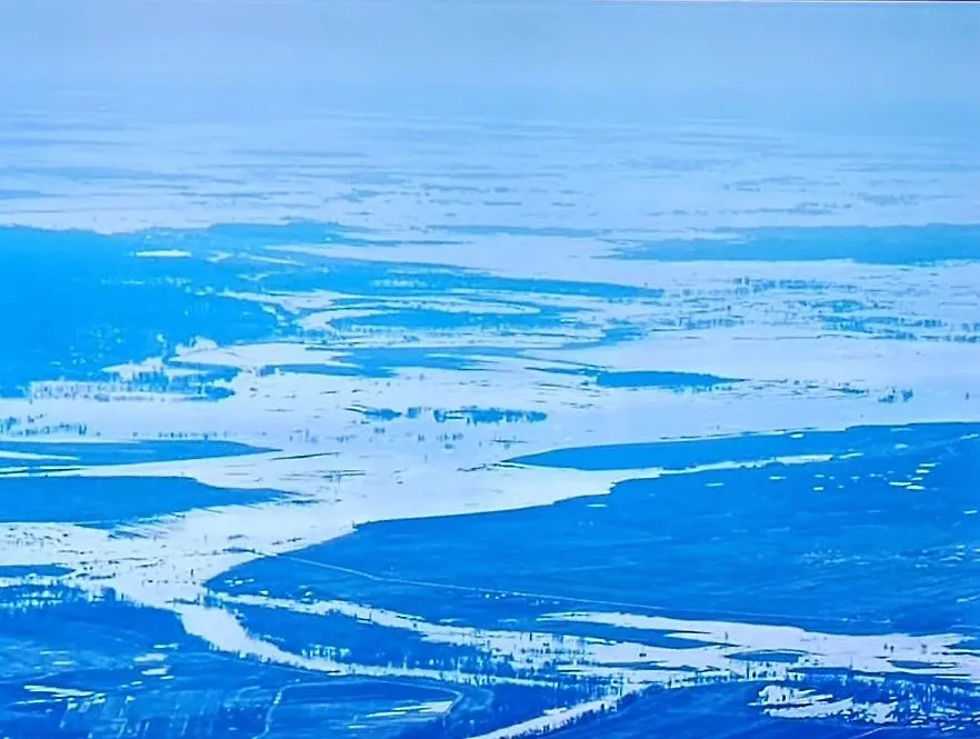 Микрорайон Нижняя Утятка в Кургане уже отрезан паводковыми водами. Фото © Telegram / силаVправде (V. Шумков)
