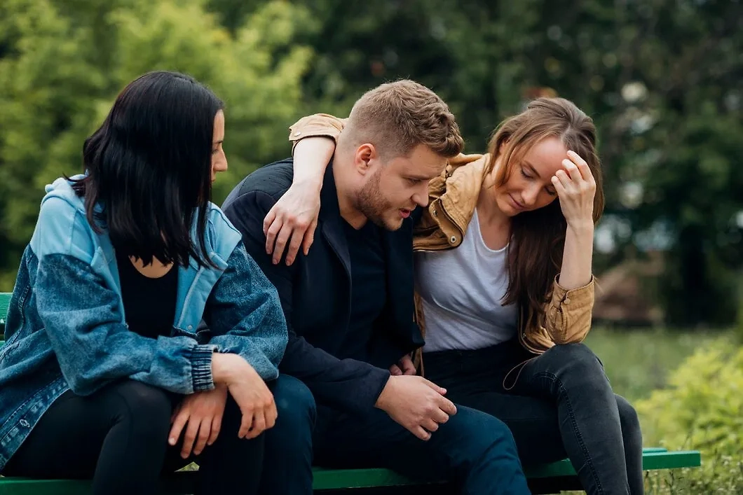 На токсичные отношения указывает то, что приятель постоянно на всё жалуется. Фото © Freepik