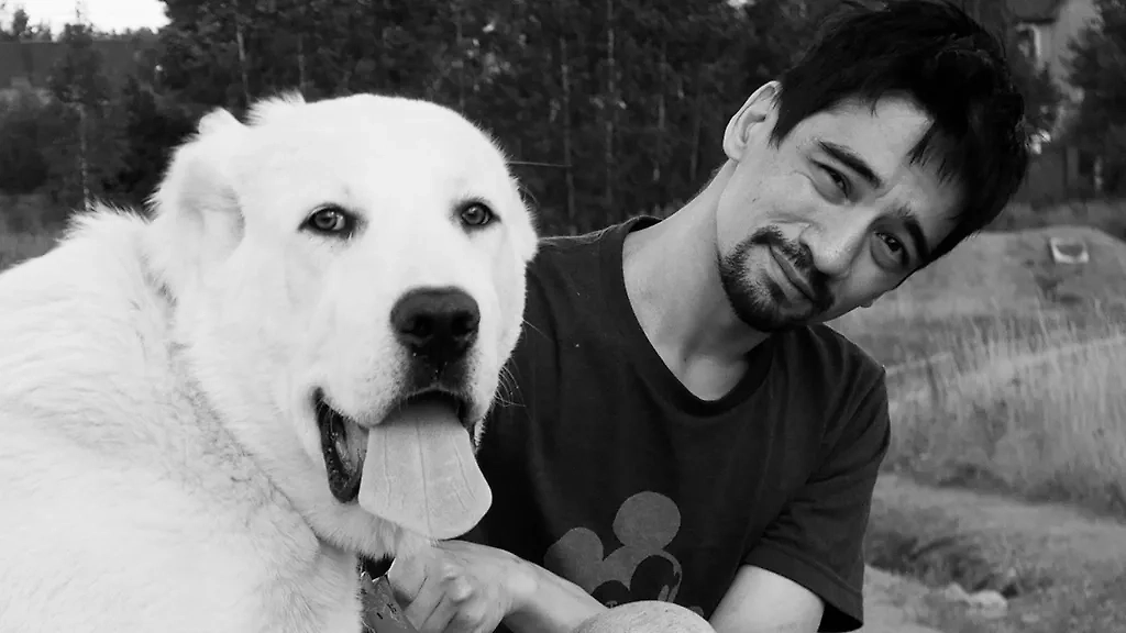 Какие блогеры умерли в 2017 году? Арслан Валеев. Его укусила ядовитая змея. Фото ©  VK / Аслан Валеев 