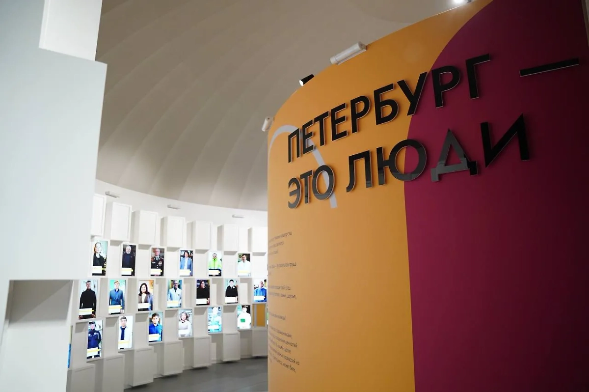 Кадр с открытия выставки "Мой Петербург". Фото © Telegram / a_beglov