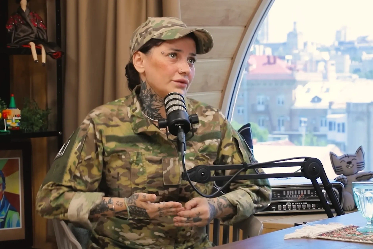 В этом году Ялта так часто ходила на разные интервью, что складывалось впечатление, будто делала она это не бесплатно. Фото © Youtube / ГОНЧАРОВА 