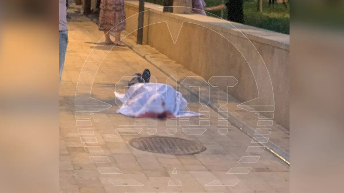 Кадр, сделанный рядом с синагогой в Дербенте, где убит полицейский. Фото © Telegram / SHOT