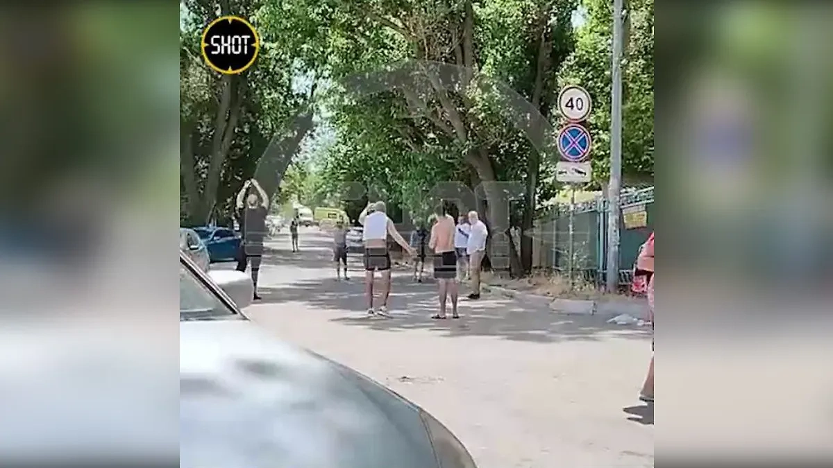 Сильнее всего пострадали люди, которые в момент удара купались в море и находились недалеко от воды. Фото © Telegram / SHOT