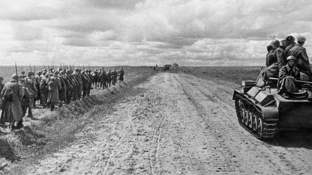 Советская пехота на марше. Курская битва, 1943 год. Фото © Wikipedia