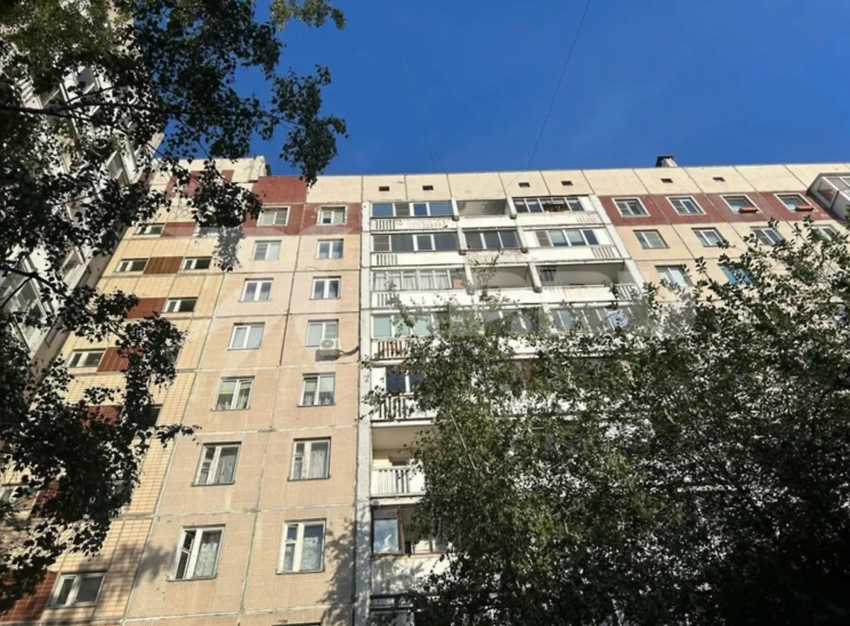Дом в Петербурге, где расположена двушка Дуровых. Фото © kp.ru 
