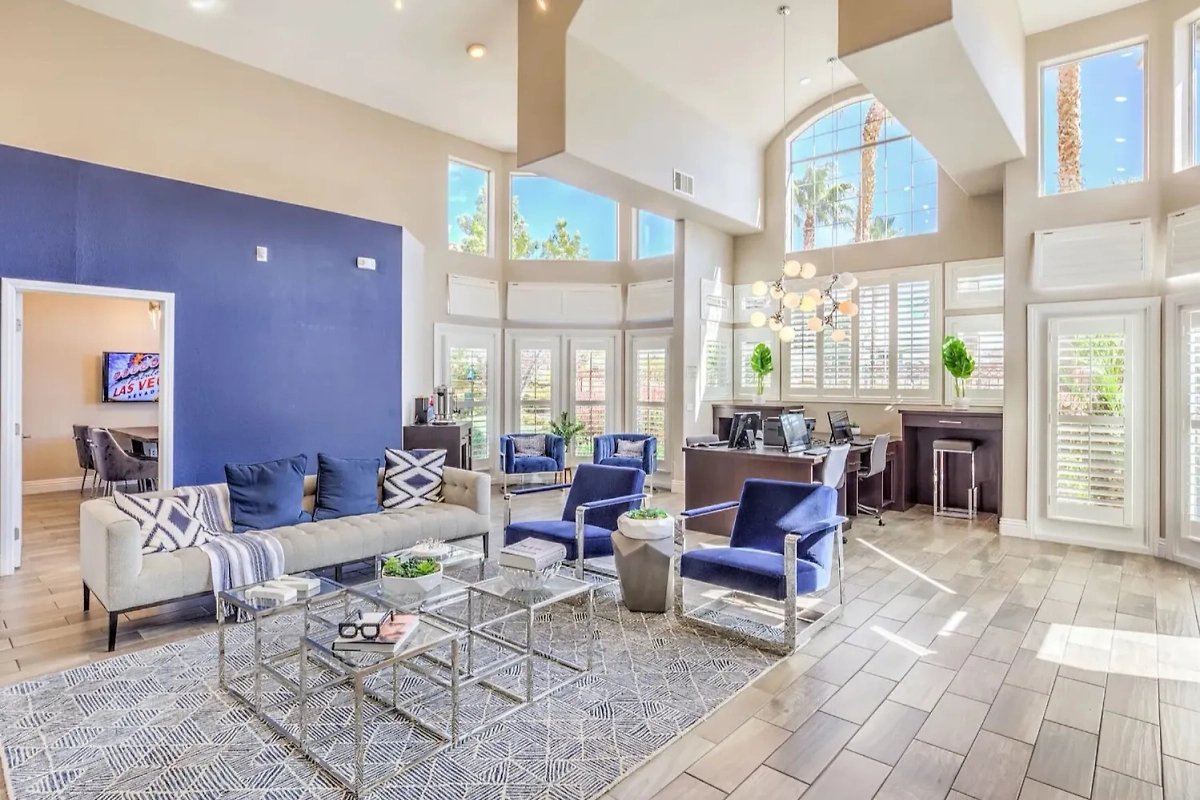 ЖК "Мадера" в Лас-Вегасе, где находится штаб-квартира FOG. Фото © zillow