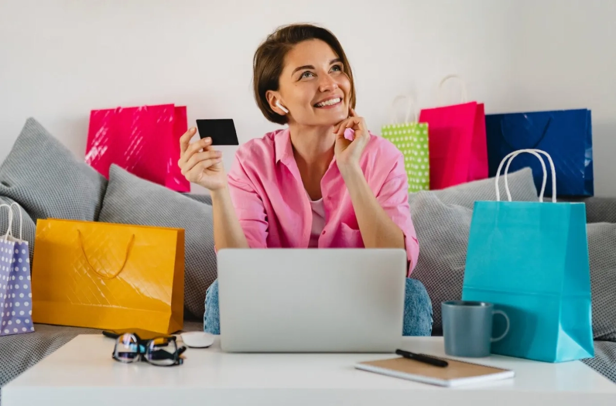 Узнайте у вашего банка, как получать кешбэк от покупок в Интернете. Фото © Marymarkevich / Freepik 