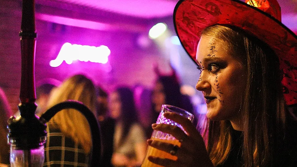 Куда пойти отмечать Хэллоуин в 2024. Фото © ТАСС / Евгений Софийчук