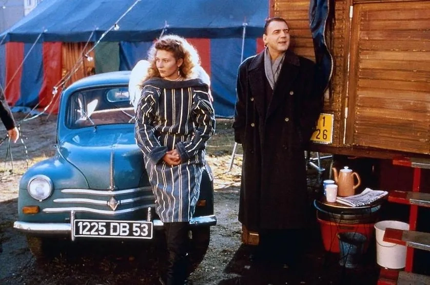 Подборка лучших фильмов о любви. Фото © Фильм «Небо над Берлином», режиссёр Вим Вендерс, сценаристы Вим Вендерс, Петер Хандке, Рихард Райтингер / Kinopoisk