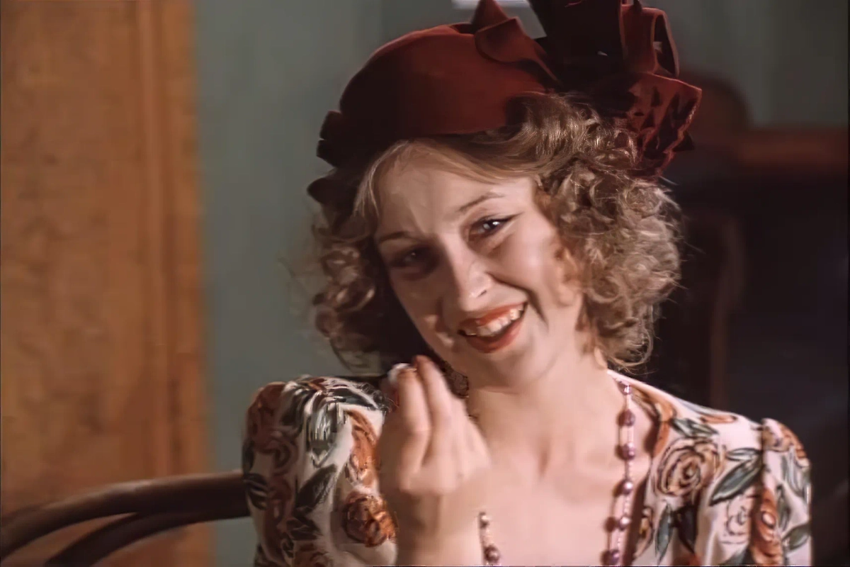 Манька Облигация в исполнении актрисы Ларисы Удовиченко. Фото © kino-teatr