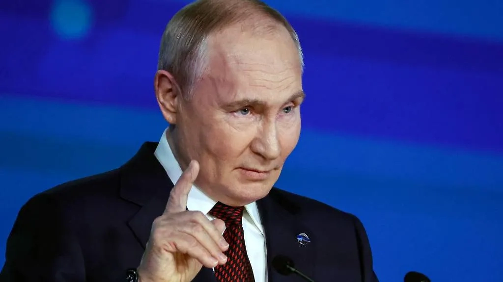 Президент РФ Владимир Путин на заседании Международного дискуссионного клуба «Валдай». Фото © ТАСС / EPA / MAXIM SHIPENKOV