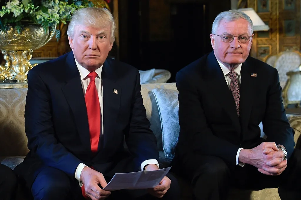 Президент США Дональд Трамп и будущий посланник по урегулированию конфликта на Украине Кит Келлог. Фото © ТАСС / AP