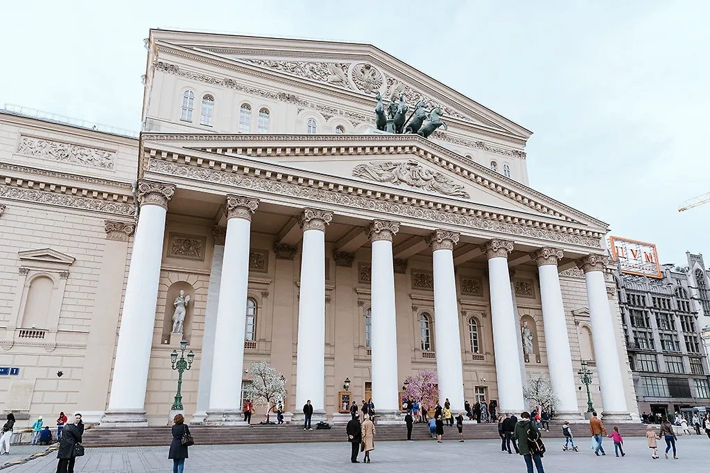 С 1 декабря в Большой театр нужно будет приходить с паспортом. Фото © ТАСС / ТАСС