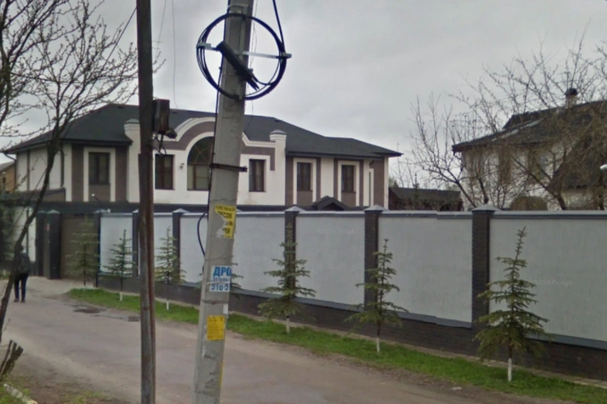 Предполагаемое домовладение в Электроуглях семьи главы Пушкинского округа Максима Красноцветова. Фото © Google Map