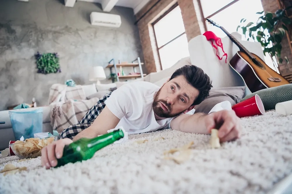 Пьяный муж во сне — символ конфликта, причём не только семейного. Фото © Shutterstock / FOTODOM / Roman Samborskyi