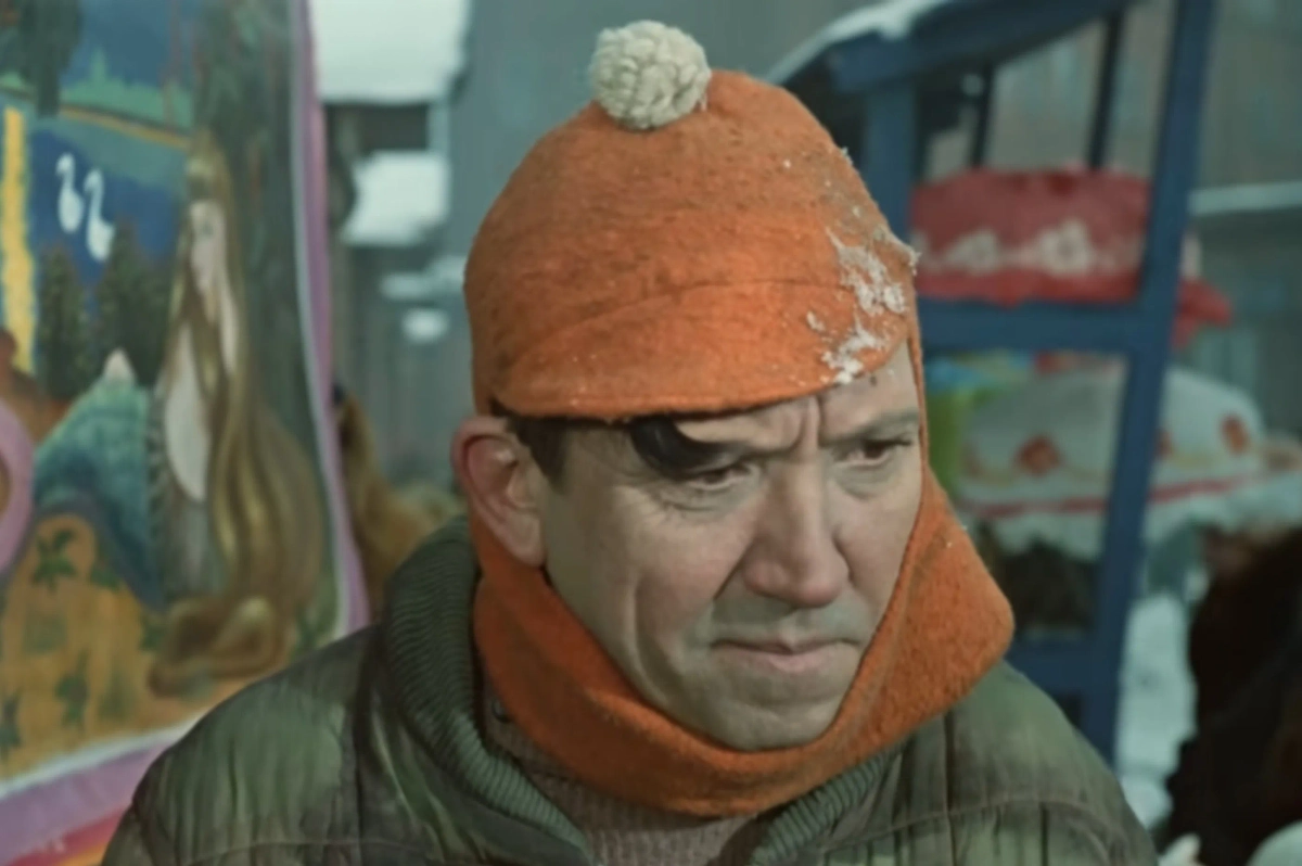 Внимание на задний фон. Фото © Фильм «Операция «Ы» и другие приключения Шурика», режиссёр Леонид Гайдай, сценарист Яков Костюковский, Морис Слободской / YouTube / Киноконцерн «Мосфильм»