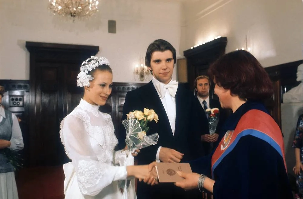 Любовь в СССР: 10 уникальных снимков той эпохи. Фото © ТАСС / Алексей Стужин, Игорь Уткин