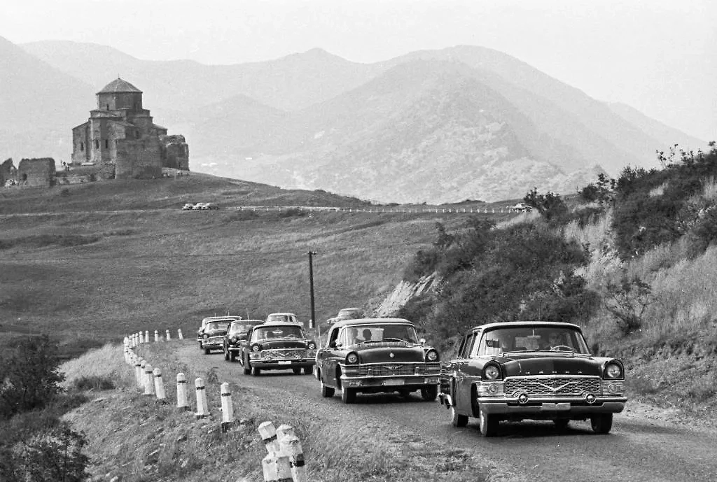 Марки машин СССР, о которых мечтали все чиновники и ездили президенты. Фото © ТАСС / Александр Коньков