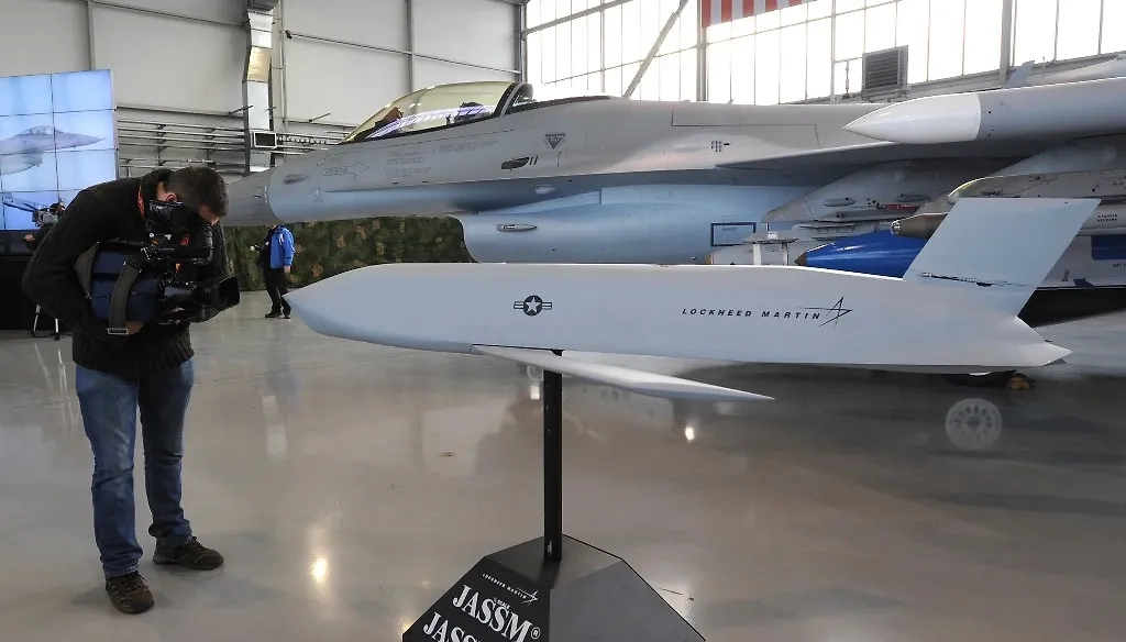 Ракета класса "воздух – земля" AGM-158 JASSM. Фото © ТАСС / AP / Alik Keplicz