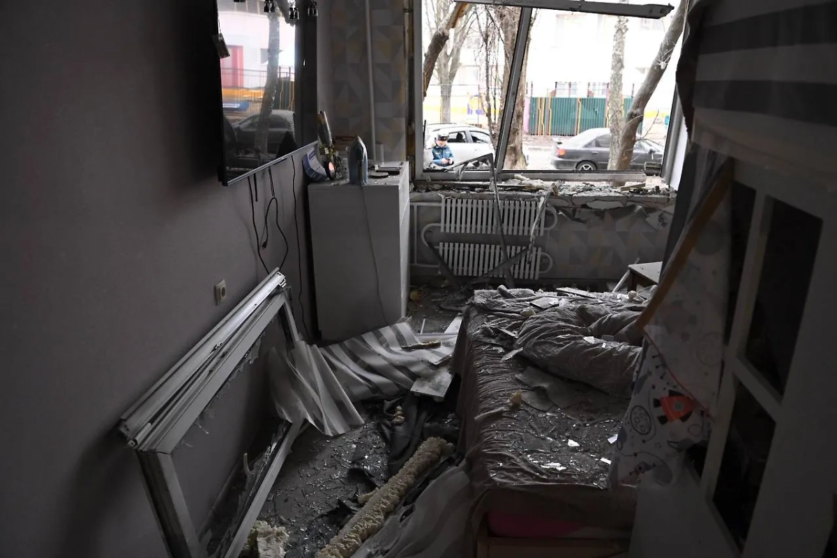 Обстановка в доме после атаки ВСУ. Фото © Telegram / "Настоящий Гладков"