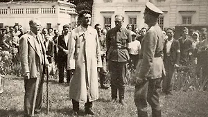 Украинцы приветствуют немцев на Западной Украине, 1941 год. Фото © Wikipedia 