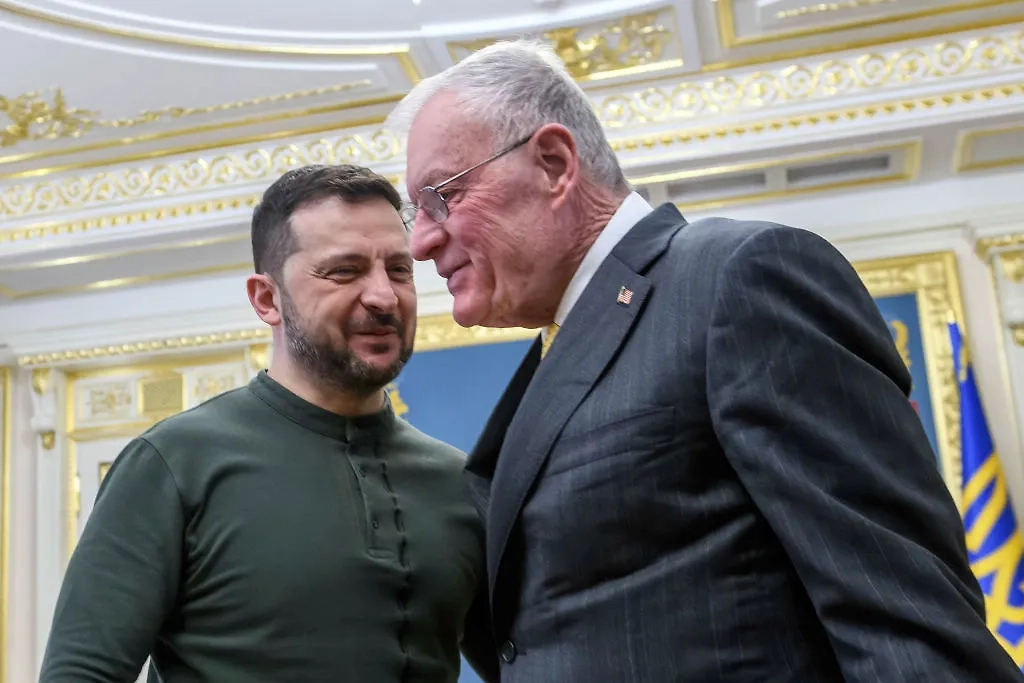 Глава киевского режима Владимир Зеленский и Кит Келлог. Фото © Gettyimages / NurPhoto
