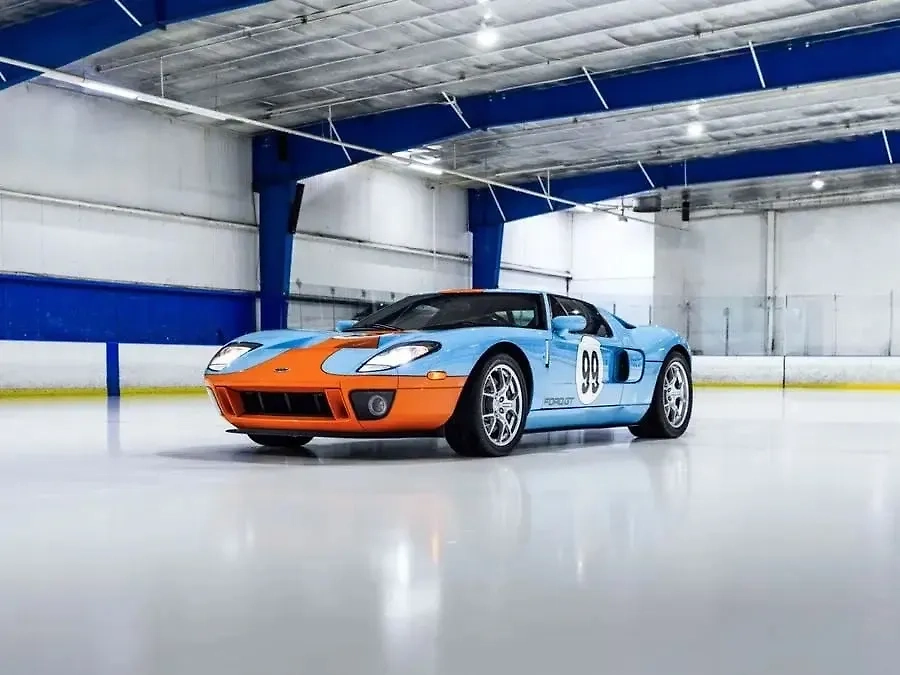 Машина хоккеиста. Фото © duPont Registry