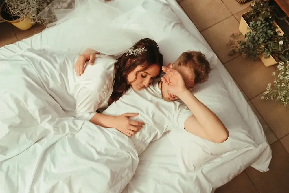 Как разговаривать с партнёром после первой ночи без давления и манипуляций. Фото © Shutterstock / FOTODOM / Eugene Symonenko