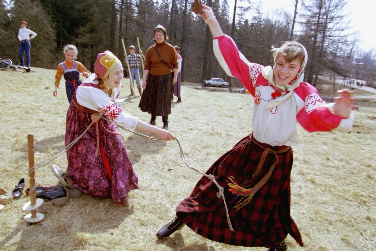 Красная горка в 2025 году пройдёт в апреле. В конце апреля. Фото © ТАСС / Юрий Белинский