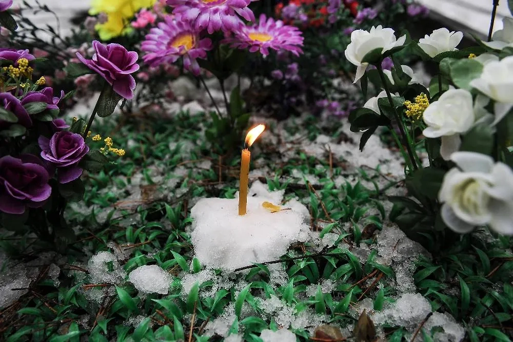 Родительский день 2025: календарь, молитвы и правила поведения на кладбище. Фото © ТАСС / Сорокин Донат