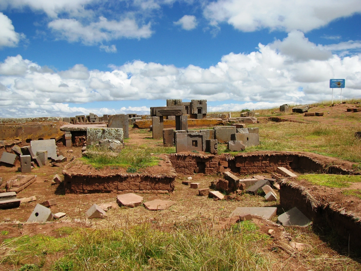 Мегалитический ритуальный комплекс Пума-Пунку (Врата Пумы).Фото © Wikipedia / Brattarb