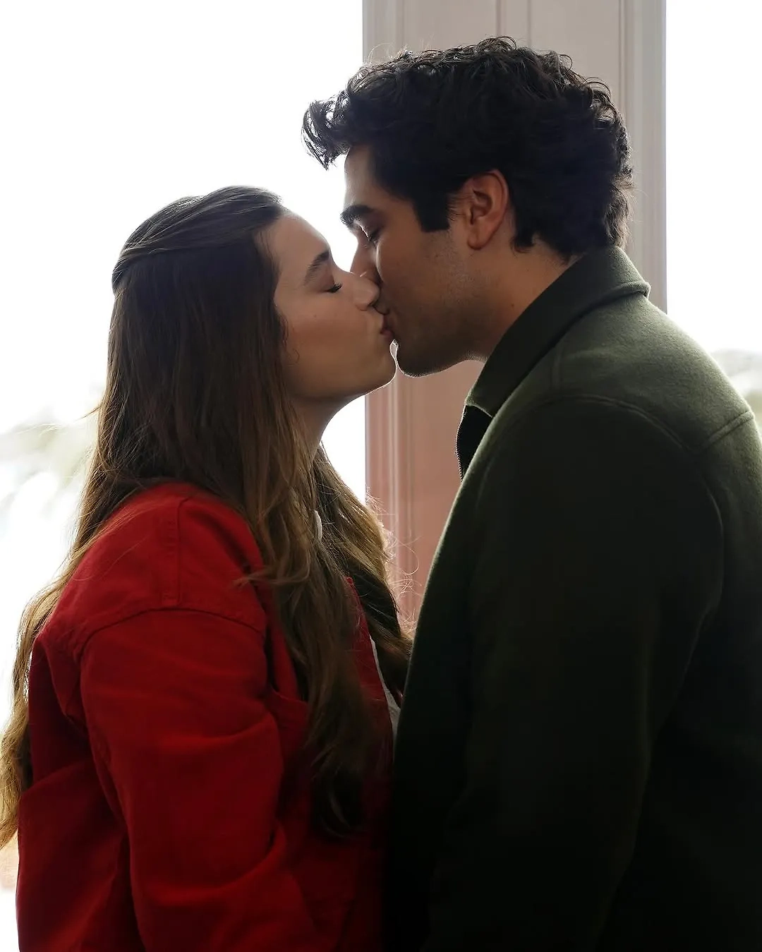 Сценаристы сериала «Зимородок» меняли сюжет фактически на ходу. Фото © Instagram (признан экстремистской организацией и запрещён на территории Российской Федерации) / yalicapkiniresmi