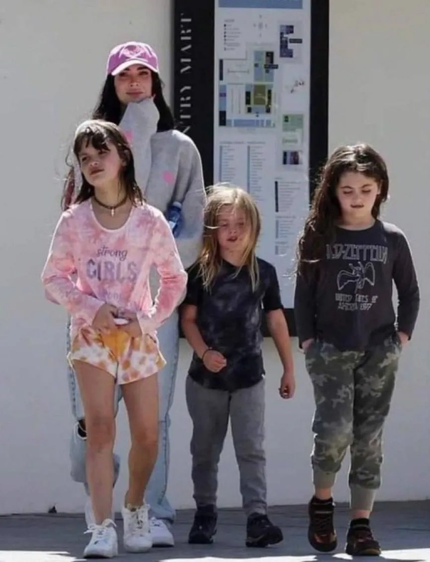 Сыновья голливудской актрисы Меган Фокс. Фото © Telegram / Хуже и не скажешь