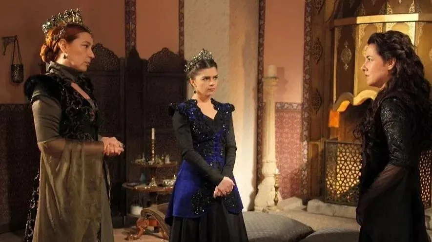 Жизнь за шёлковыми занавесями: страшные наказания в гаремах Востока. Фото © Кадр из сериала «Великолепный век», режиссёры Дурул Тайлан, Ямур Тайлан, Ягыз Алп Акайдын и др., сценаристы Мераль Окай, Йылмаз Шахин / Kinopoisk