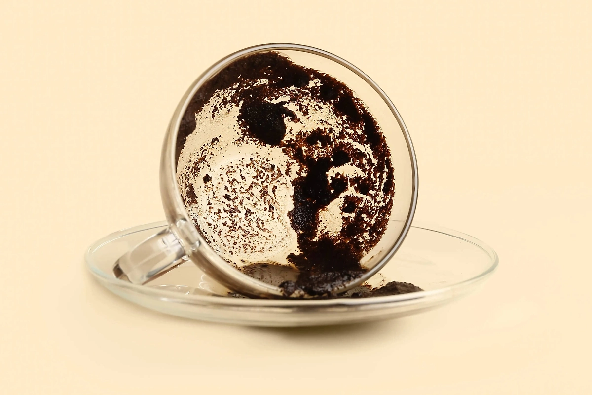 В реальной жизни гадают на кофейной гуще, в мире Гарри Поттера — на чайной. Фото © Shutterstock / FOTODOM / Pixel-Shot