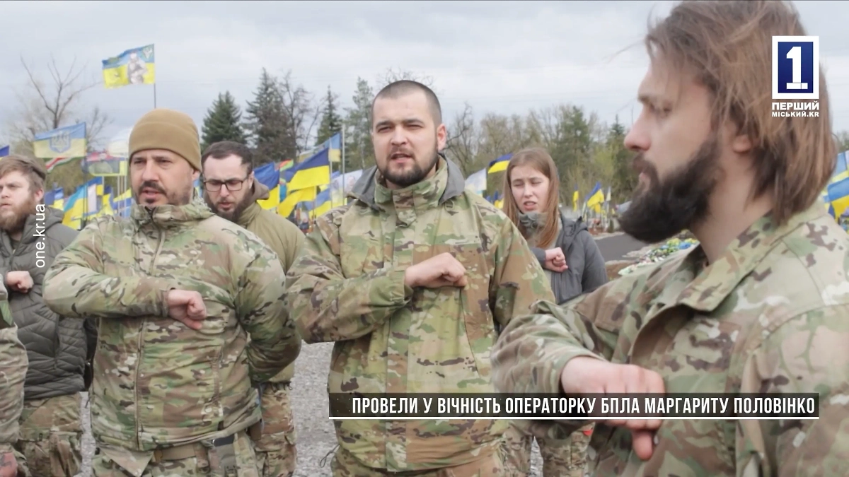 Стандартные для нацистов жесты — обязательный атрибут любых мероприятий с участием азовцев. Фото © one.kr.ua 