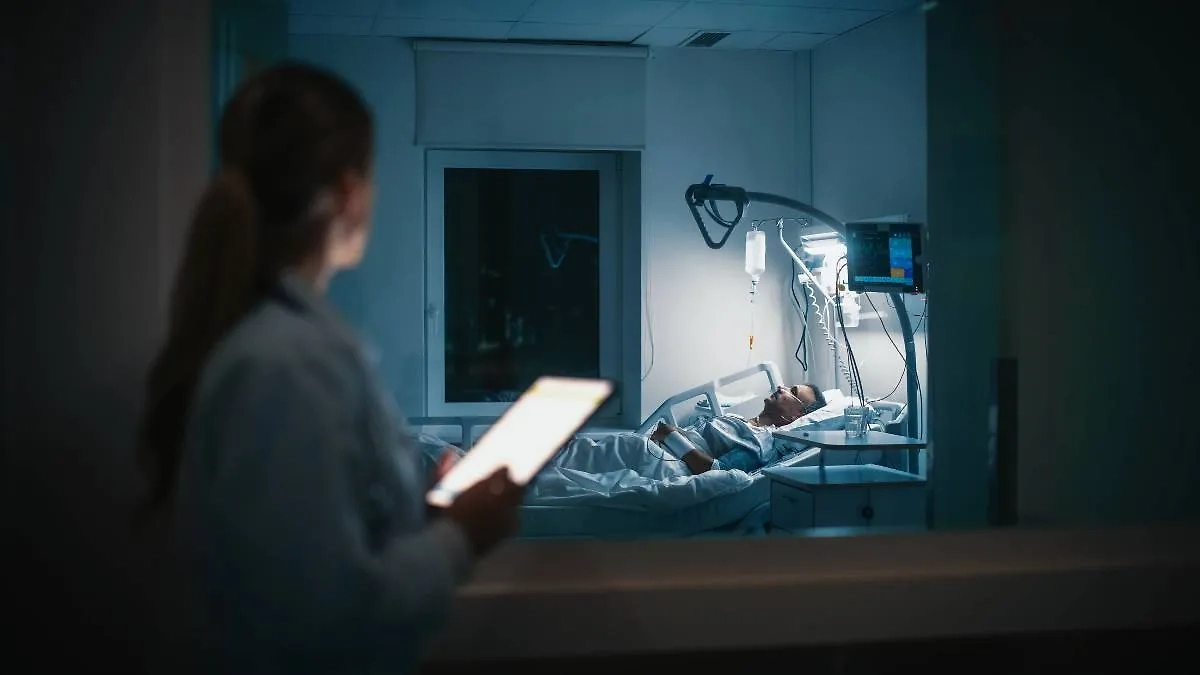 Почему люди чаще умирают в 4 утра: медицинские объяснения феномена. Фото © Shutterstock / FOTODOM / Gorodenkoff