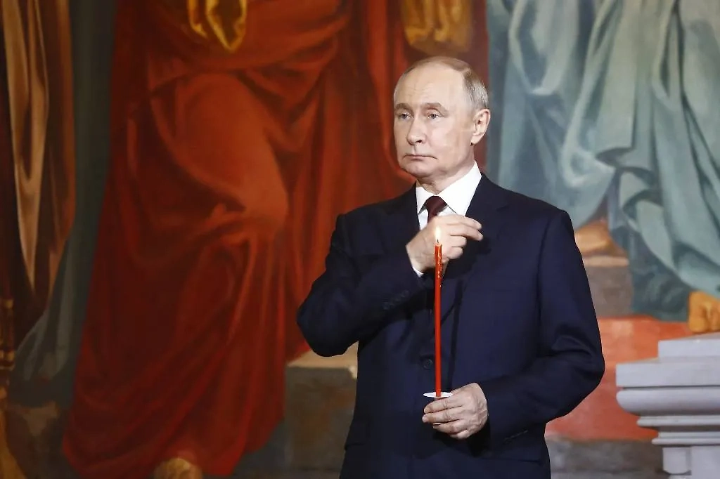 Владимир Путин на пасхальном богослужении в храме Христа Спасителя. Фото © Life.ru / Андрей Тишин