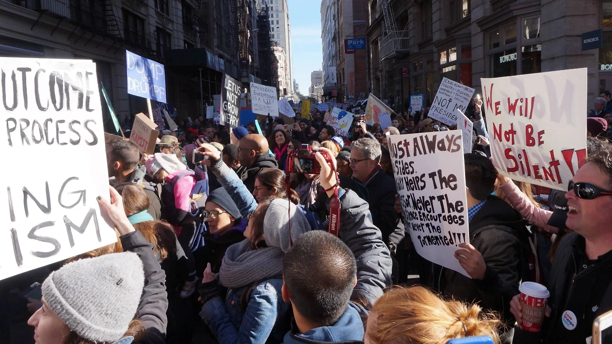 Покушение на Трампа и конец USAID: астрологический прогноз на апрель 2025. Фото © Shutterstock / FOTODOM / Cory Seamer