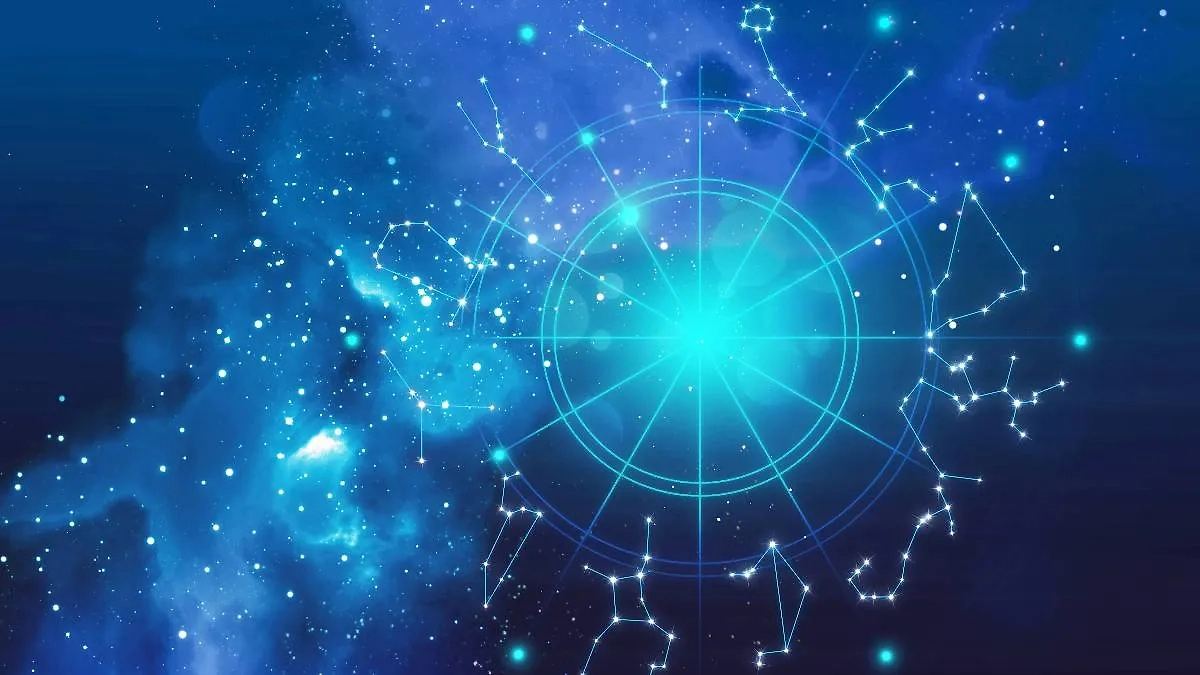 Астролог Александр Зараев: почему апрель 2025 года изменит мировую политику. Фото © Shutterstock / FOTODOM / whiteMocca