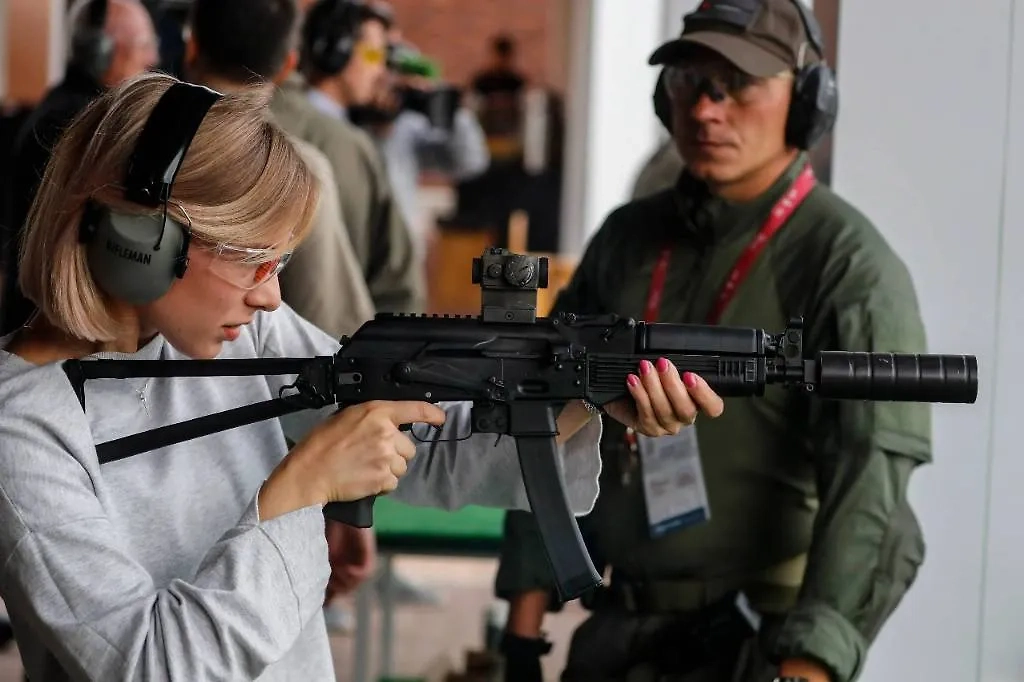 Пистолет-пулемёт Калашникова был красивым, а также функциональным. Фото © ТАСС /  EPA / SERGEI ILNITSKY
