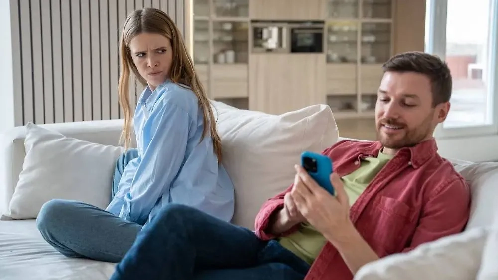 Как понять, что у мужа появилась любовница: 7 точных признаков. Фото © Shutterstock / FOTODOM / DimaBerlin