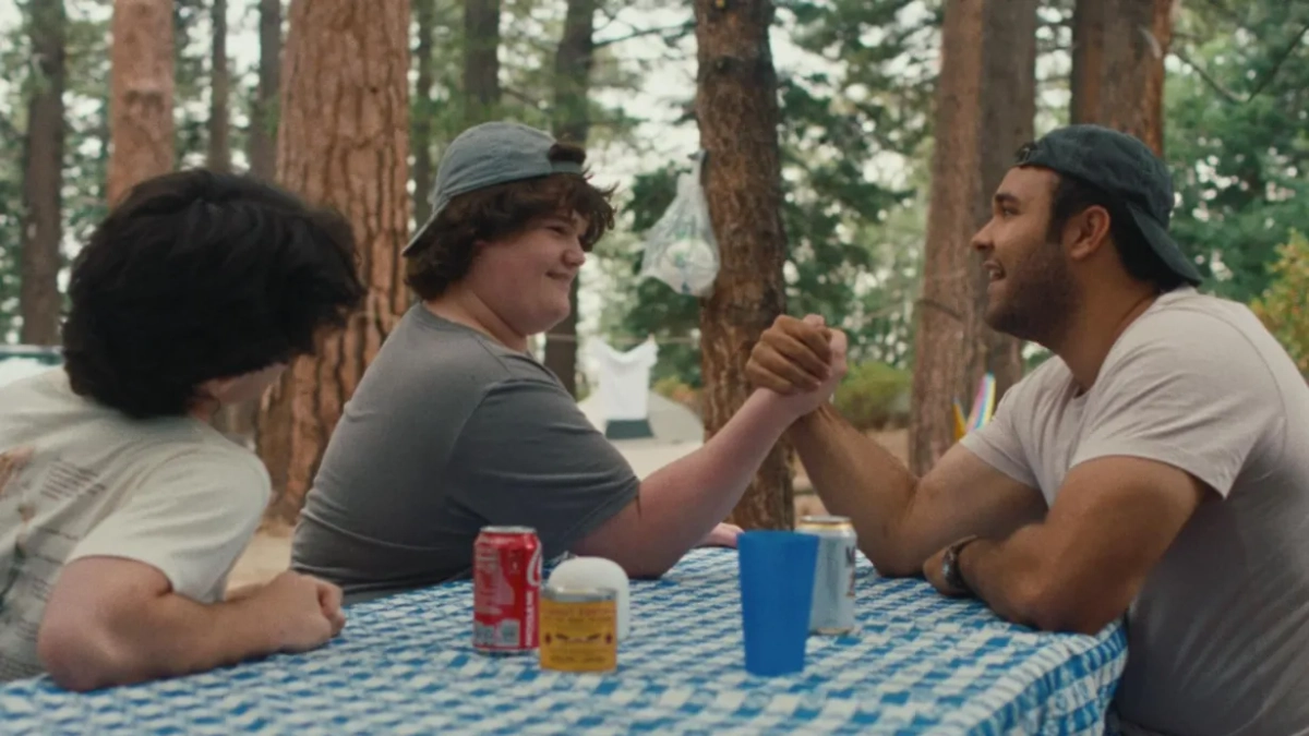 Военные драмы, психологические триллеры и комедии 2025 года. Фото © Кадр из сериала «Большие мальчики», режиссёр Кори Шерман, сценарист Кори Шерман / Imdb