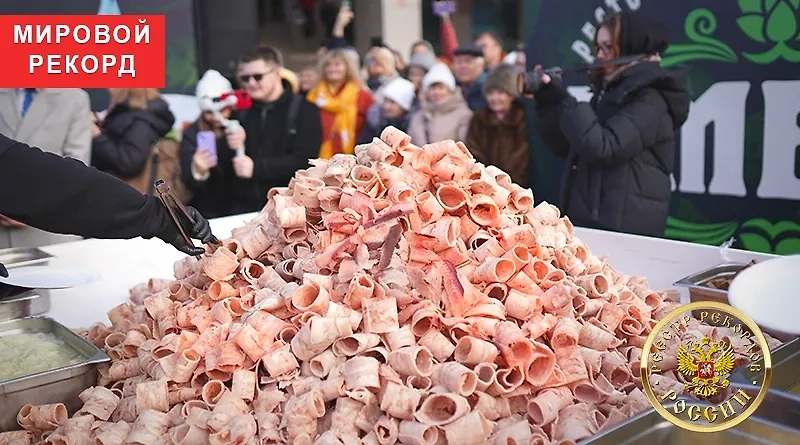 100-килограммовая строганина из пеламиды: рыбный рекорд Калининграда. Фото © VK / Реестр рекордов России