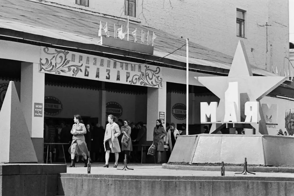 Эволюция первомайских демонстраций: как менялся праздник за 70 лет. Фото © ТАСС / Василий Егоров, Алексей Стужин