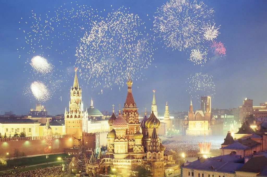 От парадов до шашлыков: как трансформировался Первомай в России. Фото © ТАСС / Анатолий Морковкин