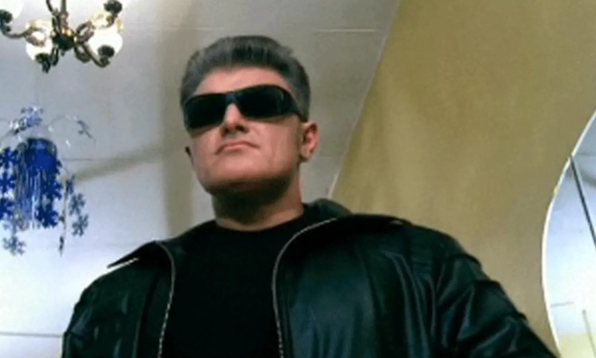 Владимир Турчинский сдвинул самолёт, поднял слониху, протащил 100 метров автобус, а потом умер. Фото © Кадр из фильма «Ералаш», режиссёр Борис Грачевский и т.д. / Kinopoisk