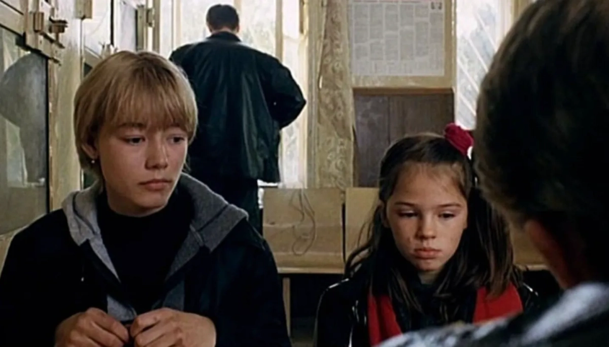 «Сёстры» (2001): единственный режиссёрский опыт Бодрова-младшего. Фото © Кадр из фильма «Сёстры», режиссёр Сергей Бодров – мл., сценарист Сергей Бодров – мл. / Kinopoisk