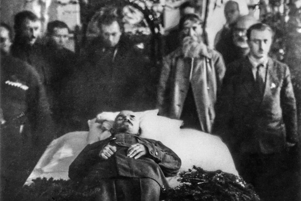 А является ли то, что лежит в мавзолее, стопроцентным Лениным? Фото © Gettyimages / API
